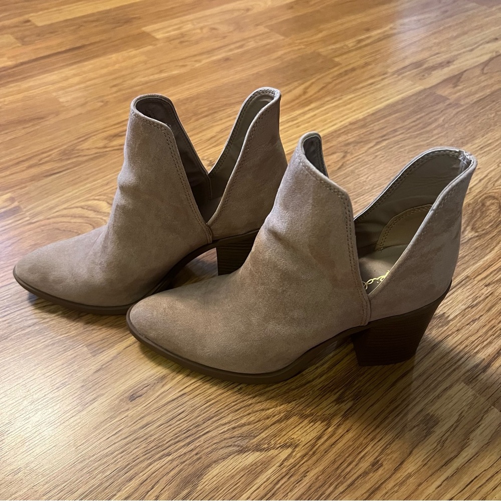 Qupid Stylish Tan slip on Ankle Boots for Women